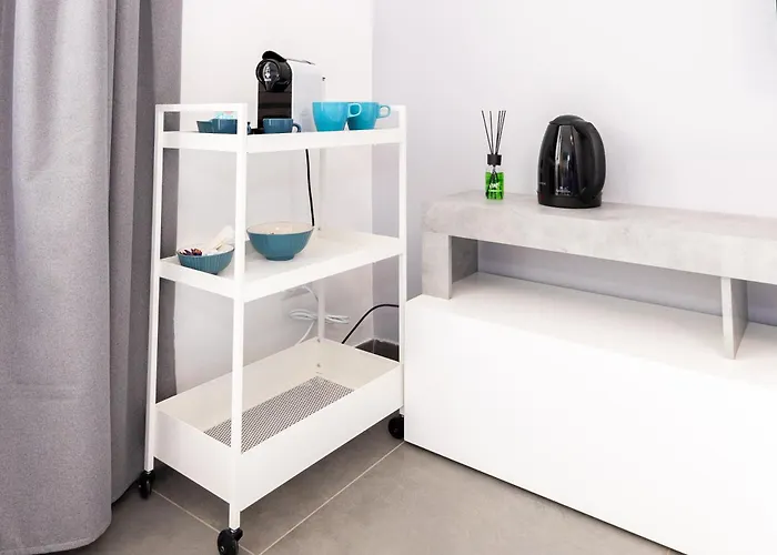 Travel House *