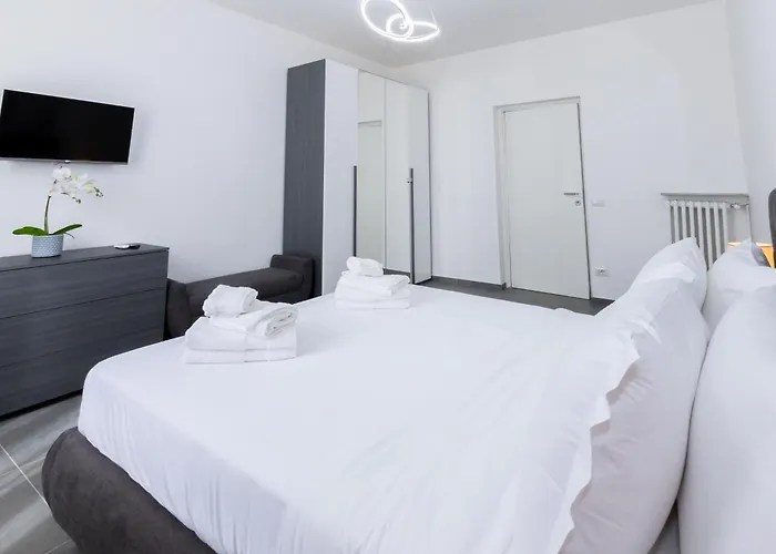 Travel House *